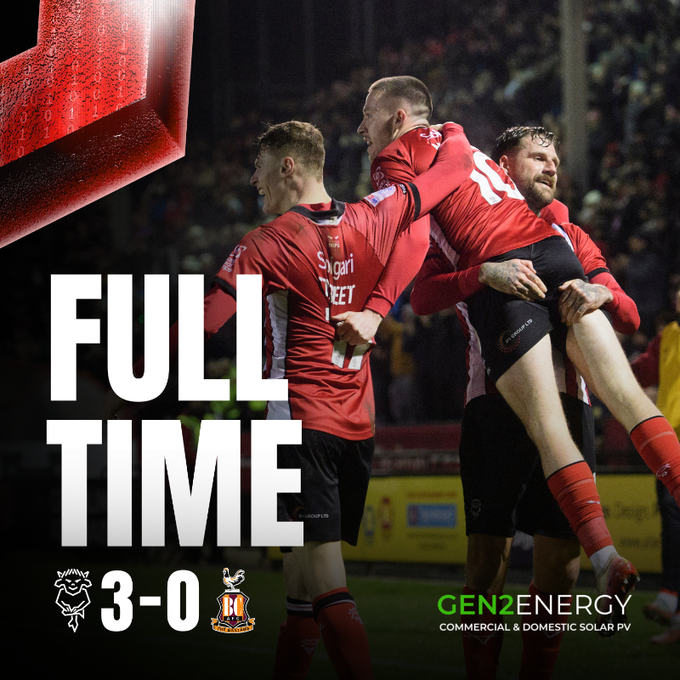 Una multitud de 10.064 personas vio al City realizar una de sus mejores actuaciones de la temporada para derrotar a Bradford City por 3-0 el martes por la noche.
<a href="/officialbantams/">Bradford City AFC</a> 
<a href="/LincolnCity_FC/">Lincoln City FC 🇺🇦</a> 

Vamos que es posible el ascenso directo!!!!!!