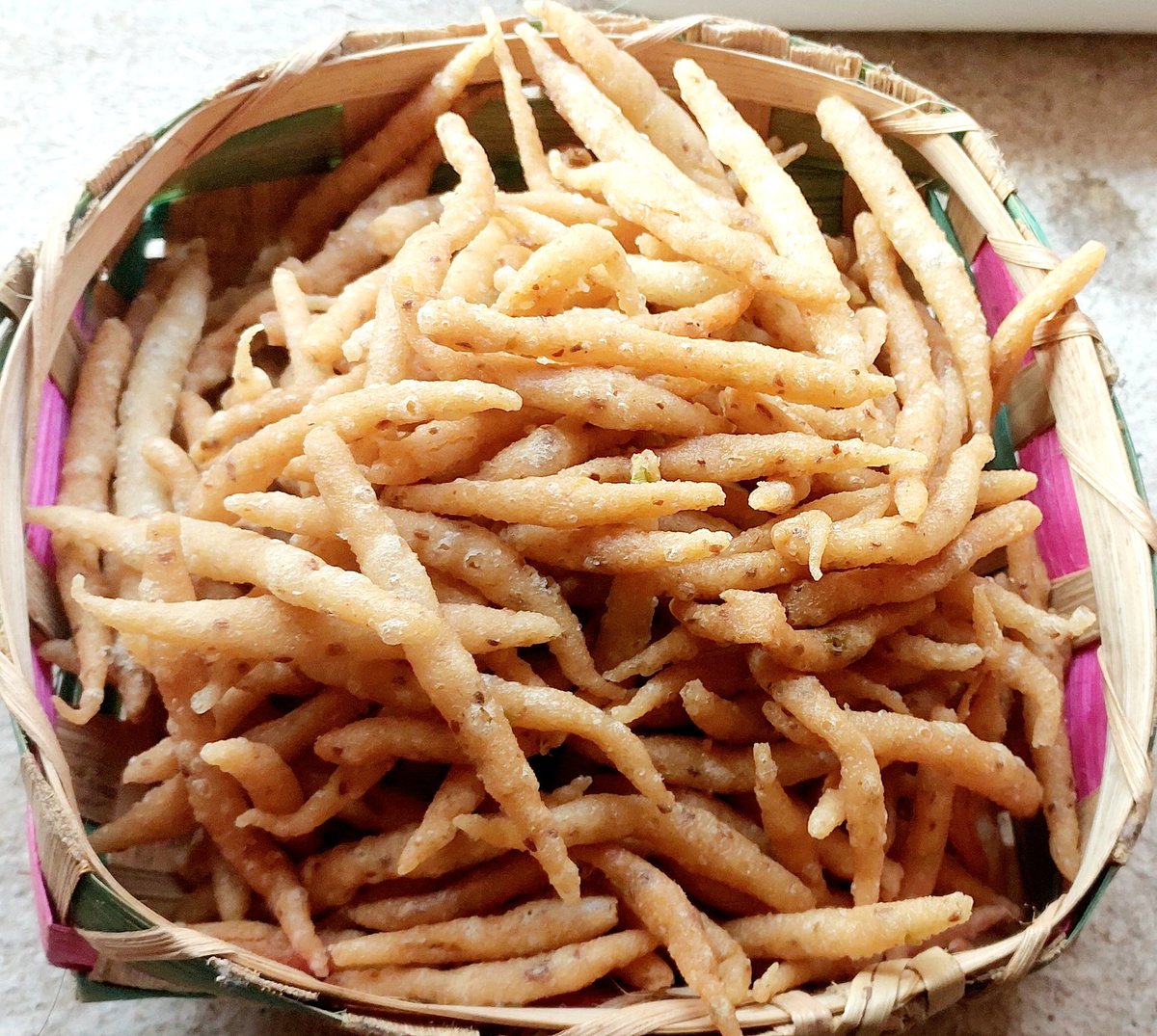 ଓଡ଼ିଶାର ପଶ୍ଚିମାଞ୍ଚଳରେ ହେଉଥିବା ଠେଟ୍ରି ପିଠା ।

#Thetri #traditional 
#Easy #Snack 
#Odisha 
#GOLD 
👇😊🙏

youtu.be/iQekUx6DgBU?si…