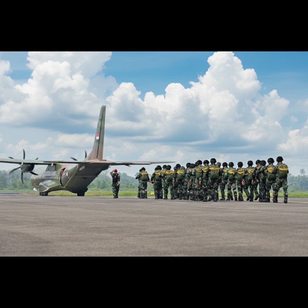 LanudSupadio's tweet photo. Lanud Supadio Kawal Penuh Pelaksanaan Penerjunan Penyegaran Prajurit Korpasgat

Pangkalan TNI Angkatan Udara (Lanud) Supadio kembali menunjukkan peran strategisnya dengan memberikan dukungan penuh terhadap pelaksanaan Penerjunan Penyegaran (Jungar) Statik dan Free Fall https://t.co/U3qop1Ye9y