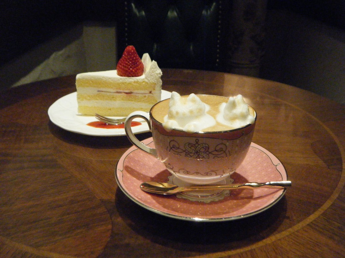 噂通り、ケーキが異様においしかった