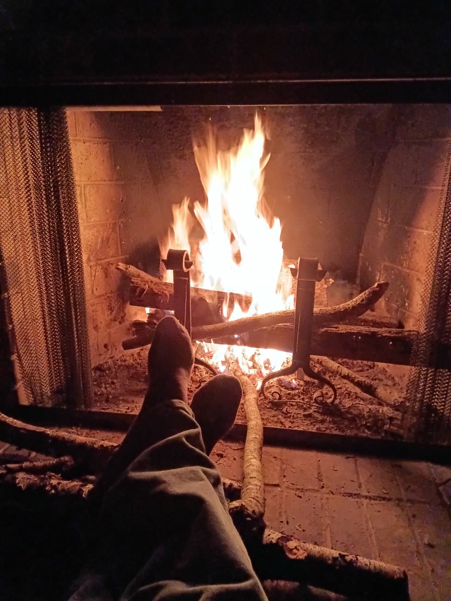 Florida been laughing all weekend.  It's no laughing matter now!  5 am and we're in deep trouble!  Send help! lol

I even broke out my wild cherry wood.  Hey to burn my cooking wood, but desperate times, call for desperate measures!  haha