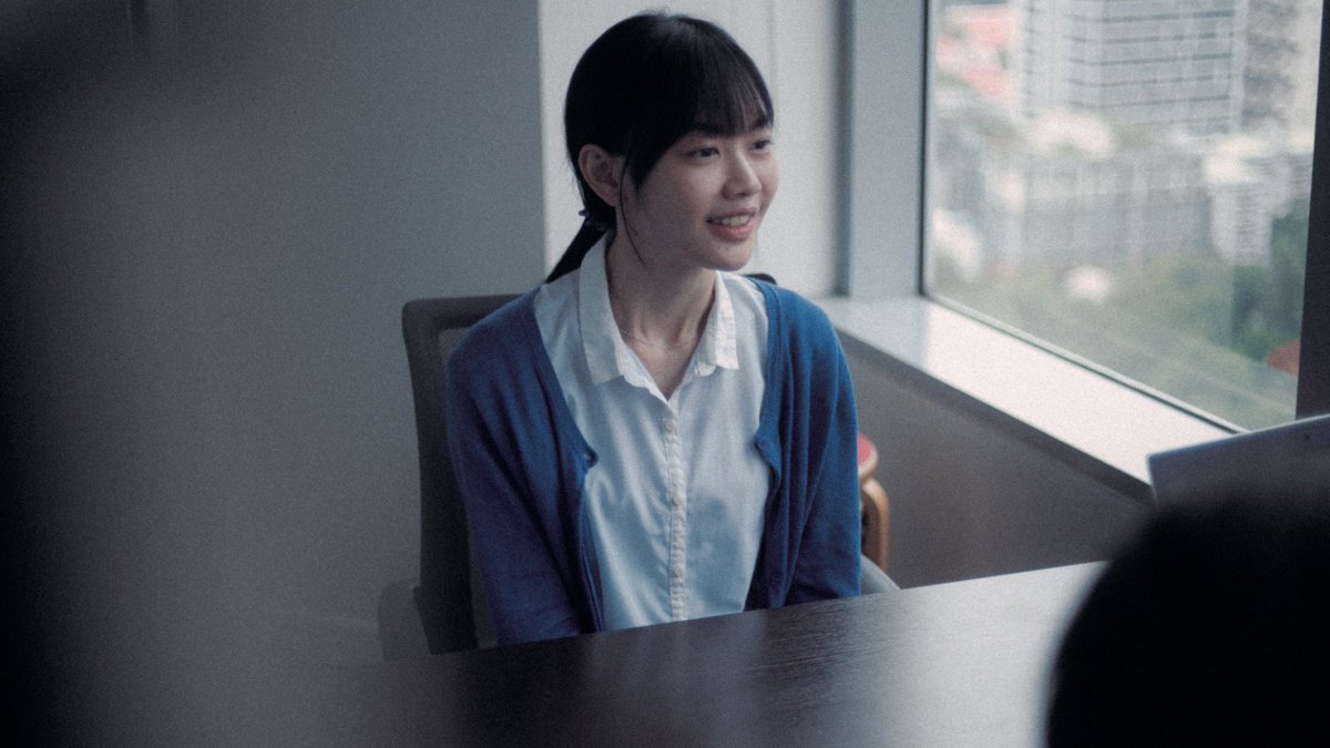 #พนักงานใหม่โปรดรับไว้พิจารณา ‘เรามาหาเด็กที่อดทนที่สุดกันดีกว่า’ เป็นหนังที่เฝ้ามองชีวิตพนักงาน HR คนนึงที่ไม่มีปากไม่มีเสียง ก้มหน้าก้มตาทำงาน หลีกเลี่ยงความขัดแย้ง คนเก่าออกก็หาคนใหม่มาแทนที่ได้ทันที ตอนแรกดูแล้วแอบอึดอัดว่าคนเรามันไม่สามารถพูดอะไรได้เลยหรอ