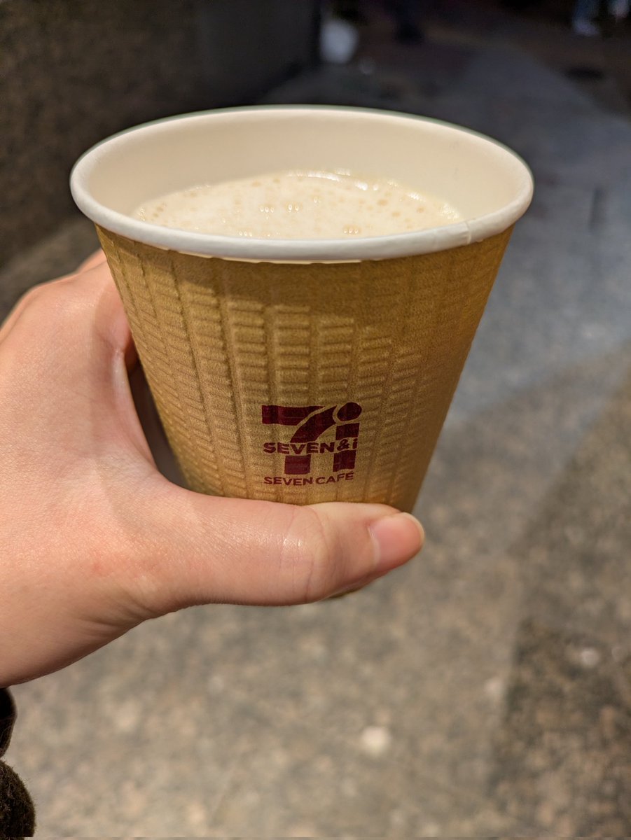 駅の反対側にあるセブンが紅茶を始めたのでミルクティーを買ってみた🫖
ミルクがフワフワで美味しかった コーヒー飲めないのでありがたい
もう少し値段下がってくれると嬉しいんだけどなー(小さいサイズでミルクティー190円、アイスティーは200円超え)