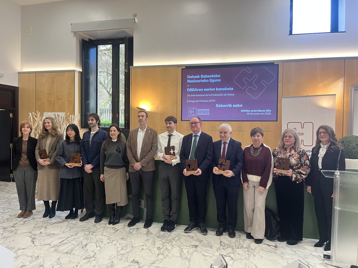 avpd_dbea's tweet photo. Gracias a todos y todas por acompañarnos en esta jornada conmemorativa y en la ceremonia de los Premios AVPD. ¡Y felicidades a las personas ganadoras!👏 

@PVasco_EuskoL @Ararteko #DatuBabesa #ProteccionDeDatos #privacidad #avpd #dbea https://t.co/pt0WN7vbny