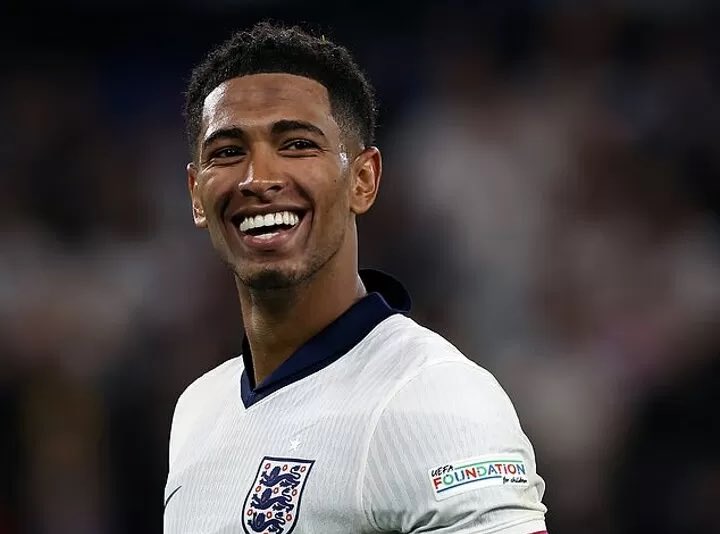 K3N3_X's tweet image. Jude Bellingham. 

Jude Bellingham came as a midfielder, no one expected what was gonna happen next. It was a rollercoaster.

• Showed a glimpse in Pre-season against Man United when he chipped the GK.
• Starting with a goal against Bilbao, scored winning goal against Celta and…