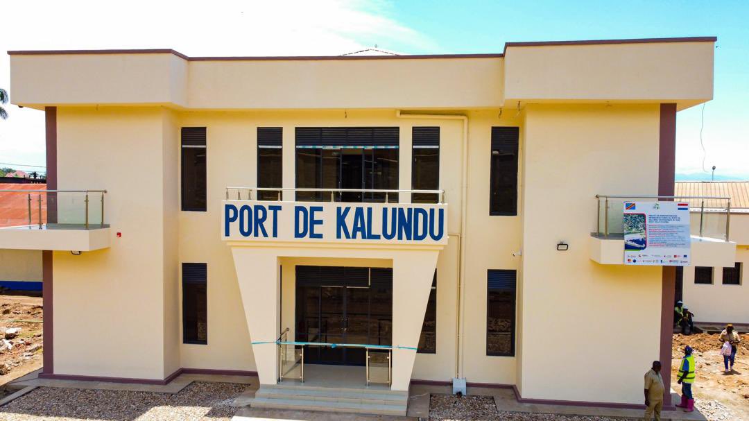 Sud-Kivu : le port de Kalundu rouvre ses portes, symbole du retour de l’État à Uvira

Après plusieurs semaines d’interruption et de lourdes destructions, le port de Kalundu, situé près d’Uvira sur les rives du lac Tanganyika, a officiellement repris ses activités ce lundi 26