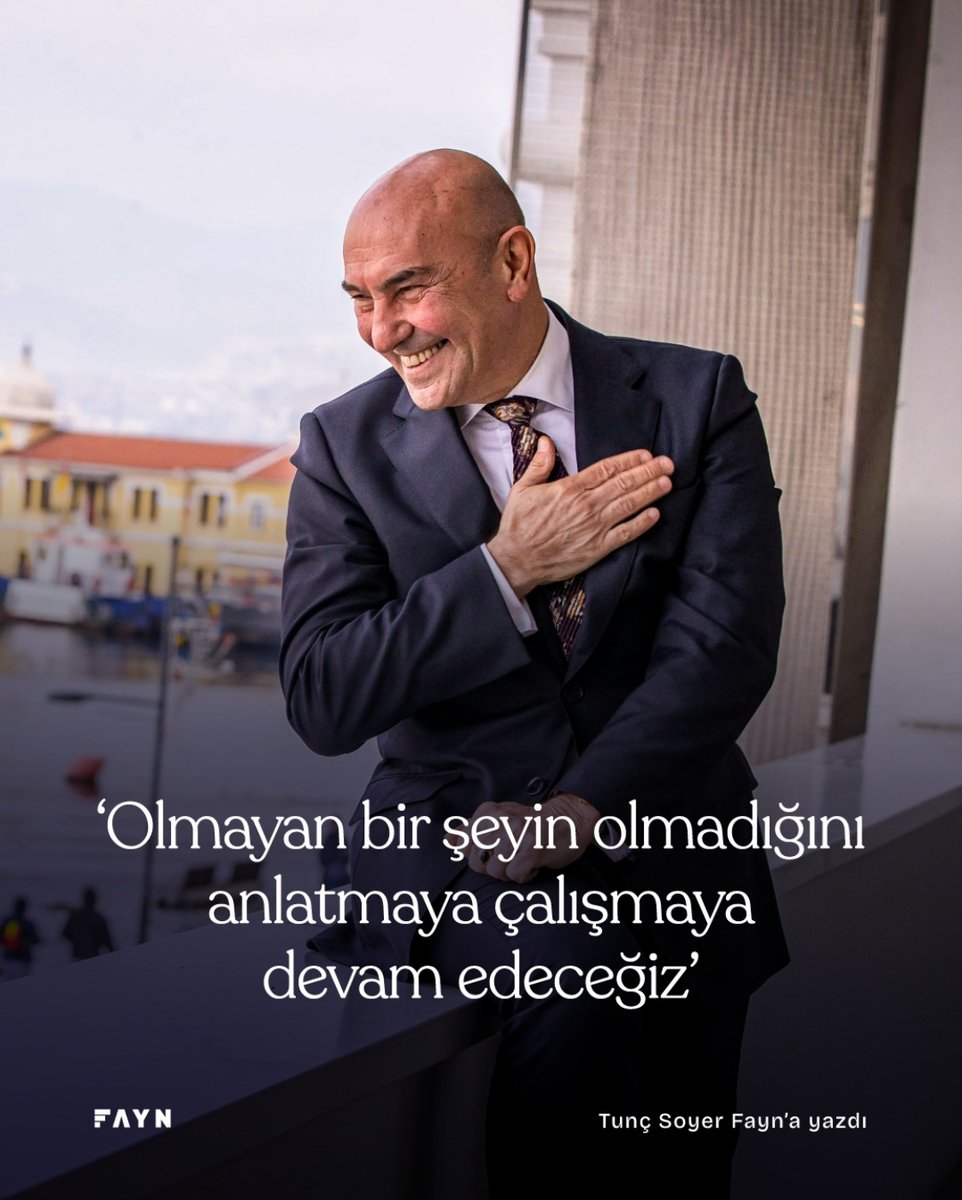 tuncsoyer's tweet photo. @faynstudio  “Olmayan bir şeyin olmadığını anlatmaya çalışmaya devam edeceğiz”

Hapiste yazdığım günlüklerin ilkinin ilk cümlesi şöyle başlıyordu:
“İçeride olmanın en güzel yanı, sabaha karşı bir şafak operasyonuyla evinizin basılması ve gözaltına alınmanız ihtimalinin olmaması..!”
Yanılmışım…
Tutuklu iken de operasyona maruz kalabiliyormuşsunuz.

1 Temmuz’da 157 kişinin gözaltına alınmasıyla başlayan süreçte kentsel dönüşümde kooperatifçilik modeli hakkındaki davada her duruşmada tahliyeler olmuş, 9 Aralık’a geldiğimizde sadece iki kişi tutuklu kalmıştık. 5 Ocak’taki duruşmada artık bizim de tahliye olacağımıza dair kuvvetli bir inanç oluşmuştu. Çünkü dosya boştu ve dolandırıcılığa dair tek bir kanıt, tek bir tanık ortaya konamamıştı.

Cezaevindeyken bir daha tutuklanmak
Fakat duruşmaya beş gün kala yapılan bir operasyonla yeni bir soruşturma başlatıldı. Biz iki kişi ikinci kez tutuklandık. Böylece 5 Ocak’ta tahliye olma ihtimaline karşı tutukluluğumuzu yedeklediler. Nitekim 5 Ocak’ta tahliye kararı verilmesine rağmen salınmadık, hapishanedeki hücremize geri döndük.

Peki bu ikinci soruşturma neyin nesiydi? Kooperatiflerin iç işlerini ve sözde ticari suçlarını ortaya çıkartmak için başlatılmıştı. Suçun niteliği ise “zimmet”ti.
Yani “kişisel menfaat elde etmediği”mizin, “kamu zararının olmadığı”nın kanıtlandığı ilk dosyada; suç “nitelikli dolandırıcılık” iken, bu dosyada dolandıranlar dolandırdıklarını zimmetlerine geçirmişlerdi.
Komik ya da garip gelebilir ama gerçek bu…

Bense İzmir Büyükşehir Belediye Başkanı olarak kentsel dönüşümde kooperatifçilik modelini desteklemekle “zimmete yardım” suçunu işlemişim. Belediyenin binaların deprem dayanıklılığını kontrol ettiği bu modeldeki kooperatiflerin, yasal olarak karışamayacağım iç işleriyle ilgili bir iddia ile karşı karşıyayım.

Bu model ile ilgili belediye başkanı olarak sorgulanamayacağım, görevi kötüye kullanma ve görevi ihmal olmadığı konusunda bir Danıştay kararı var ama ikinci kez aynı konuda başka bir suçlamayla sorgulanıyorum.

Deprem ülkesi olan memleketimizde bu modele ne kadar ihtiyaç duyulduğuna, deprem anı ve deprem yıldönümlerinde herkesin hep bir ağızdan “kentsel dönüşüm şart” demesine girmeyeceğim.

Ortada olmayan zimmet suçuna yardım şüphesiyle tutuklama
Zimmet suçuyla ilgili henüz ortada hiçbir kanıt yokken ve iddia edilen zimmet suçunun asli şüphelisi konumundakiler dışarıdayken, zimmete yardım şüphesiyle biz iki kişi tutuklandık.

Bizimle aynı şekilde zimmete yardım ile suçlanan kooperatifleri denetlemekle yükümlü denetim kurulları serbest. Kooperatifleri denetlemekle yükümlü Çevre Şehircilik İl Müdürlüğü yetkilileri yani 3 yıl önce kooperatif genel kurullarını onaylayan bakanlık temsilcileri ise bırakın sorgulanmayı, bizi suçlayan raporu düzenlemişler.

Tutuklamaya esas alınan Savcılığın, Çevre Şehircilik İl Müdürlüğü’ne hazırlattığı 110 sayfalık raporda benimle ilgili üç satırı aynen paylaşıyorum:
"Adı geçenin, ortak kayıtlarına katkı sağlamak amacıyla, kooperatiflerin İzmir Büyükşehir Belediyesinin güvencesinde olduğu şeklinde konuşmalar yapmak ve temel atma törenlerine katılmak suretiyle bir nevi kooperatiflere kefil olduğu"m iddiası ile suçlanıyorum.

110 sayfalık raporda başka bir yerde adım geçmiyor. “Törenlere katılmak ve bir nevi kefil olmak” gibi hukuk literatürüne katkı kabul edilebilecek bir iddia ile “zimmete yardım” etmişim.

Tutukluluk sonrası MASAK verileriyle hazırlanmış bir rapor dosyaya sunulmuş. Baktık orada adım hiç geçmiyor. Yani hiçbir kooperatifle, yöneticisiyle finansal hiçbir ilişkimin olmadığı Savcılık tarafından ortaya kondu. Ama tutukluluğum devam ediyor.

Olmayan bir şeyin olmadığını anlatmaya çalışmak
İzbeton Genel Müdürü Heval Savaş Kaya ile birlikte 6 aydır yaptığımız gibi yine olmayan bir şeyin olmadığını anlatmaya devam edeceğiz. Yine açık ve tereddütsüz bir hukuksuzluk ve vicdansızlıkla karşı karşıyayız. Bilmediğimiz, bilmemiz mümkün olmayan ne hukuken ne fiilen bilemeyeceğimiz ithamlara cevap vereceğiz.

Vicdan hukukun mayasıysa; adalet haklı olanlar için onun bereketidir.
Ama vicdanla mayalanmayan hukuk herkes için çürümüş ve kokuşmuş bir çöptür.

Hukukun ve adaletin çürüdüğü, büyük çoğunluğun hukuka ve adalete inancını kaybettiği bir iklimde ortada sadece haksızlıklar, onların yarattığı acılar, çaresizlik ve belirsizlikler kalır.

200 gündür süren bir deprem gibi
Bu belirsiz süreci aniden yaşanan bir depreme benzetiyorum. Yaşayanlar bilirler; deprem başladığı anda bir tedirginlik, bir korku yaşarsınız ve saniyeler geçmek bilmez. Ne kadar büyük bir tahribat yaratacağını, duvarların altında kalıp kalmayacağınızı bilemezsiniz. Çaresizlik içinde kıvranır, “Allahım neden ben? Bitsin artık” dersiniz.

Geçmek bilmeyen, 200 günü aşkın gündür (yaşamayan bilmez) bir deprem yaşıyorum. Ne zaman biteceğini, ne sonuçlar doğuracağını öngöremiyorum. Devam eden artçılar, sanki hiç bitmeyecekmiş duygusu yaşatıyor ve neden ben diye soruyorum. Depremin aksine, yaşadıklarımda; “neden ben” sorusunun hukuki bir cevabı olmasa da, belli ki siyaseten bu soruya herkesin bir cevabı var.

Elbette hukuksuzluğa maruz kalan tek kişi ben değilim. Çok daha büyük acılar yaşayan, hiç hakketmedikleri halde çok daha uzun süredir mağdur olan pek çok insan ve aileleri var.

Dünyayı saran kasvetli iklim
Üstelik hukuksuzlukların yarattığı çaresizlik ve belirsizlikler tüm dünyayı saran kasvetli bir iklime dönüşmüş durumda.
Dünyanın birçok yerinde devam eden savaşlar, Gazze’de insanlığın gözleri önünde sahnelenen soykırım, Venezuela’da uluslararası hukukun ayaklar altına alınması ve nihayet Grönland belirsizliği.

ABD’nin AB ile 80 yıllık ittifakının sona ermesi anlamına gelen, parayla, tehditle, her türlü silahla ele geçirilmek istenenin bir stratejik üstünlük arayışını, bir büyük akıl tutulmasını bütün dünya seyrediyor; Rusya, ABD’nin Kuzey Buz Denizi’ndeki en büyük rakibi, bu ittifakı sona erdirecek kopuş sürecini büyük bir sükunetle bekliyor.

Sadece 12 dolar milyarderinin, dünyanın yarısının, 4 milyar insanın sahip olduğu gelirden daha büyük bir serveti elinde tuttuğu bir düzenin çarkları dönmeye devam ediyor.
Vahşi kapitalizm ya da neoliberalizm dünyayı; gelecek umutlarının kaybolduğu, daha çok yıkıma, daha büyük kayıplara gebe sonu karanlık bir belirsizliğe sürüklüyor. Ufukta yeni bir dünya savaşının yaklaşmakta olduğunu görenler bile var.

Umudu korumak
Ama biliyoruz ki – en yıkıcı en uzun olanı bile – bütün depremler geçer. Çürüyen tohumların büyük çoğunluğu, yeşerir ve filizlenir.

Hayat hep yeniden doğar.
Biliyoruz ki bunlar geçecek…
Kişisel depremler de, evrensel olanlar da…

Kıssadan hisse:
Depremi hafif atlatmanın yolu, hazırlıklı olmak, deprem anında ve sonrasında dayanışmayı diri tutmak ve en önemlisi yaşam umudunu korumaktan geçer.
Deprem yaşamadan dayanışmanın kıymetini bilmeniz ve umutlarınızı canlı tutmanız dileğiyle, selam ve saygılarımla.

Sağlıcakla kalın.
İzmir 1 Nolu F Tipi Yüksek Güvenlikli Ceza İnfaz Kurumu, Koğuş B/63
Buca – Kırıklar

https://t.co/KhwzM4cfw7