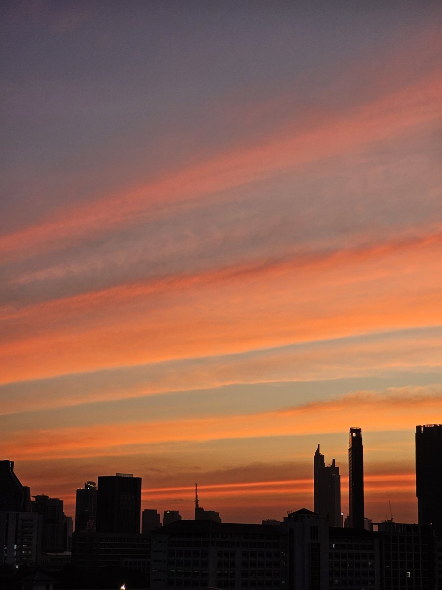 necrosiz_bank's tweet image. ฟ้าเย็นนี้