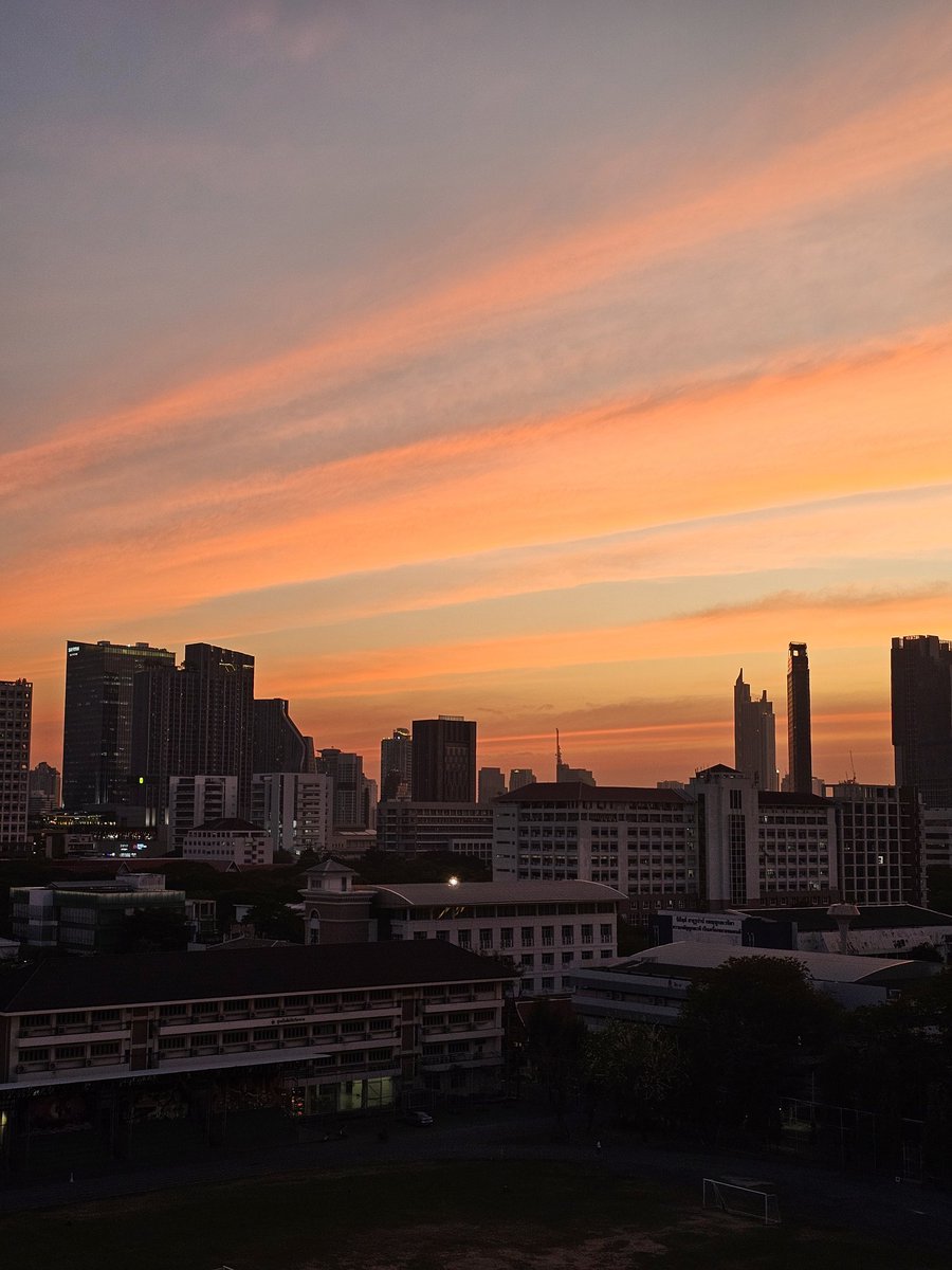 necrosiz_bank's tweet image. ฟ้าเย็นนี้