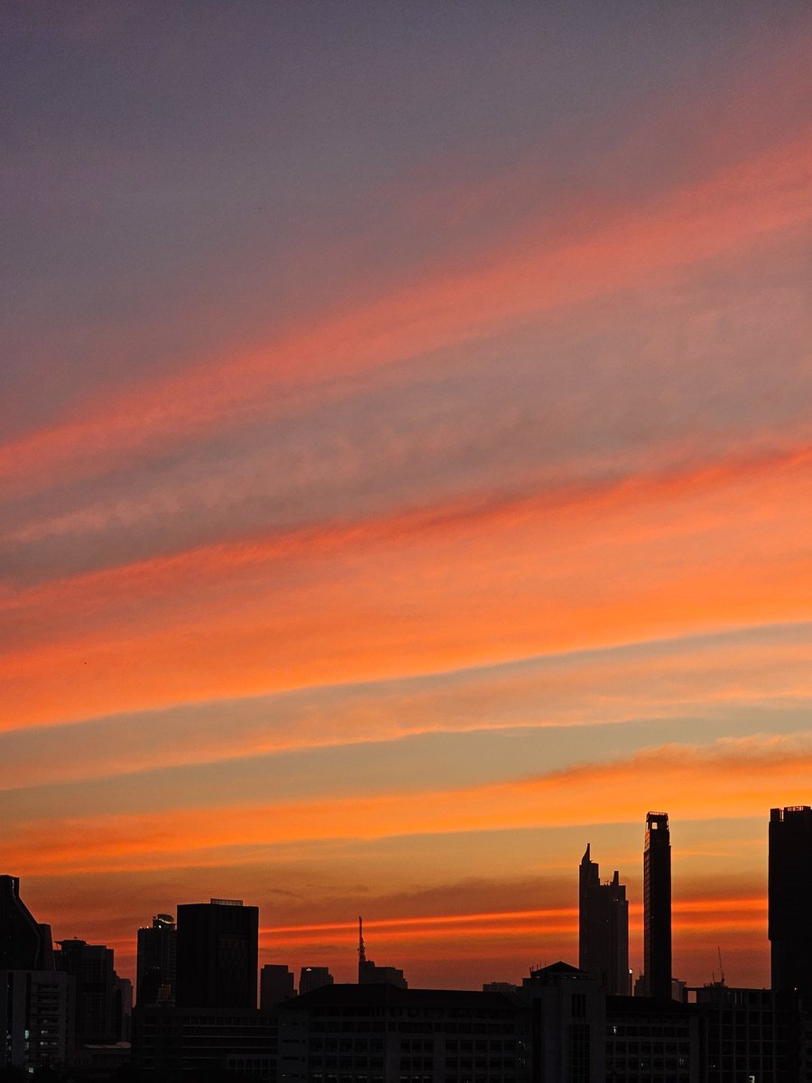 necrosiz_bank's tweet image. ฟ้าเย็นนี้