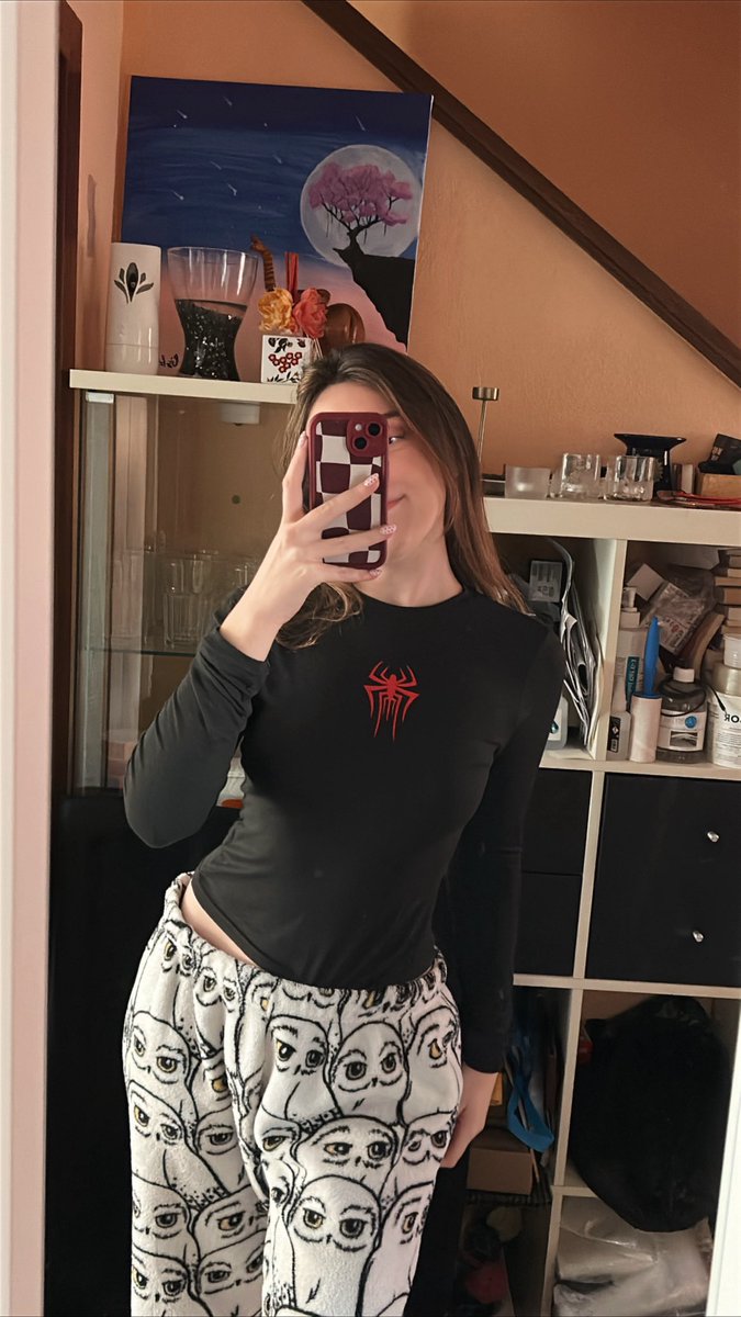 supongo que todo lo que necesitaba hoy era que estuviera nevando en Madrid, teletrabajo y lucir súper outfit ☕️🌨️💻