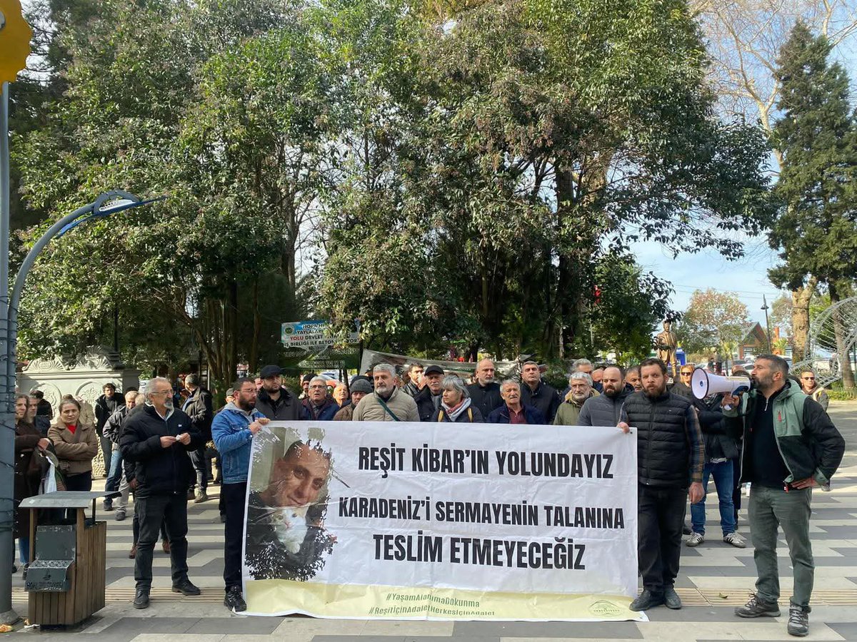 Reşit Kibar’ın 30 Ocak Cuma günü Artvin adliyesinde görülecek duruşması öncesi  Hopa parkında adalet talebimizi haykırmak için toplandık.

Mücadelemiz sadece tetikçinin değil,  katliamda parmağı olan herkes ceza alıncaya kadar devam edecek.
#ReşitKibarİçinAdalet