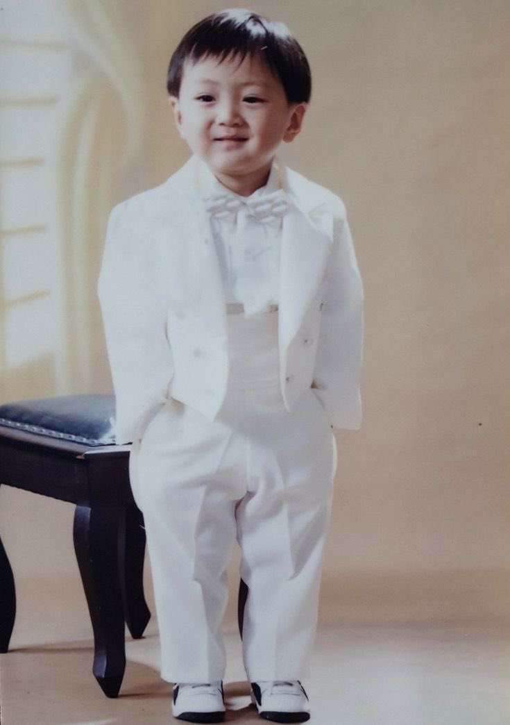 jjongmanul_'s tweet photo. 아기 종성이 사진 모음 타래 https://t.co/Ji2s2NnsXZ