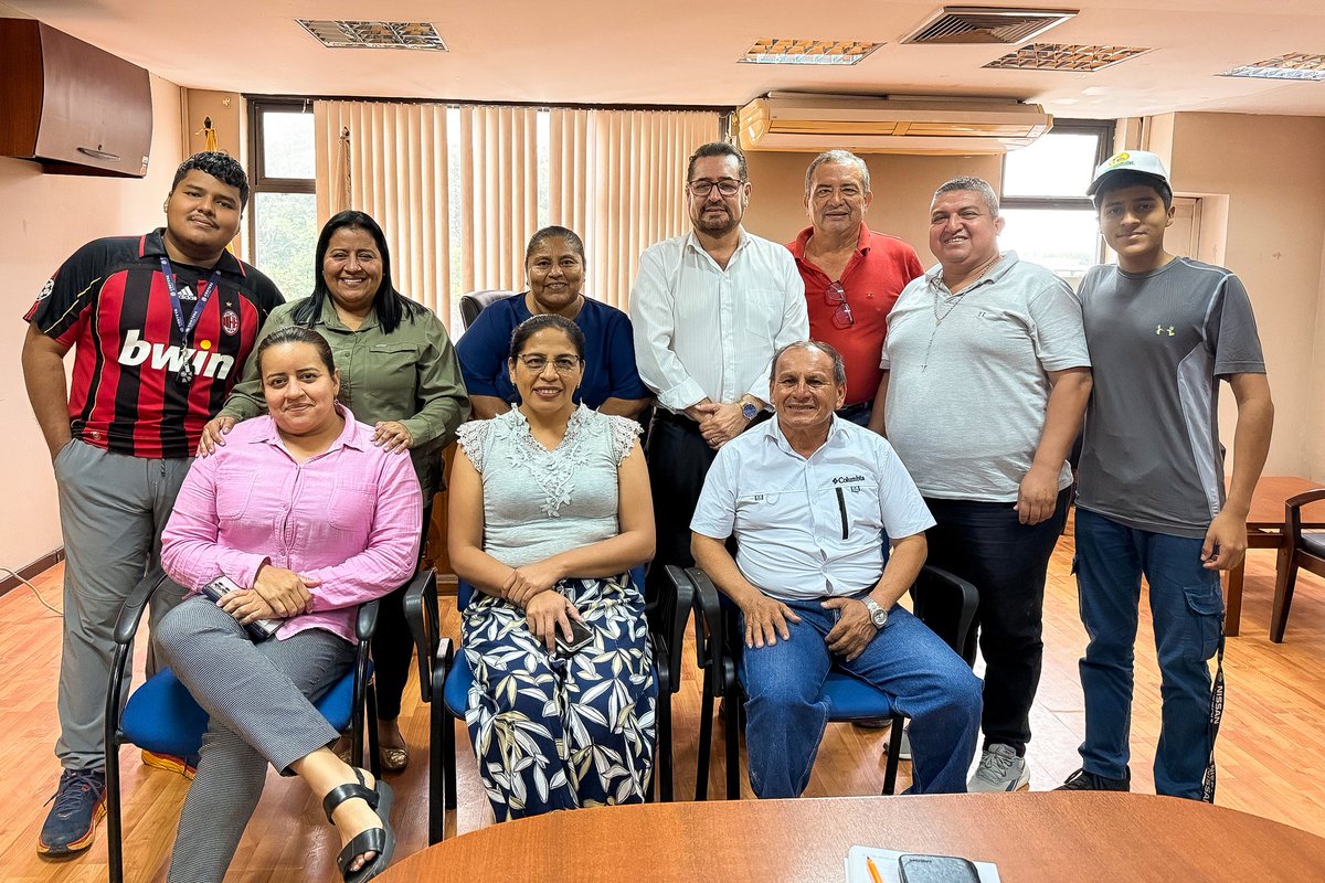 LorenaRosadoS's tweet photo. El desarrollo del campo se construye en equipo.💪🇪🇨

Junto a la Dirección Distrital del Ministerio de @agricultura,  representada por el Ing. Raúl Ramirez, autoridades y líderes cantonales, mantuvimos una reunión de trabajo para fortalecer a las organizaciones agrícolas y dinamizar la producción en la provincia.

#LorenaRosado #AsambleístaPorGuayas #GuayasConLorenaRosado