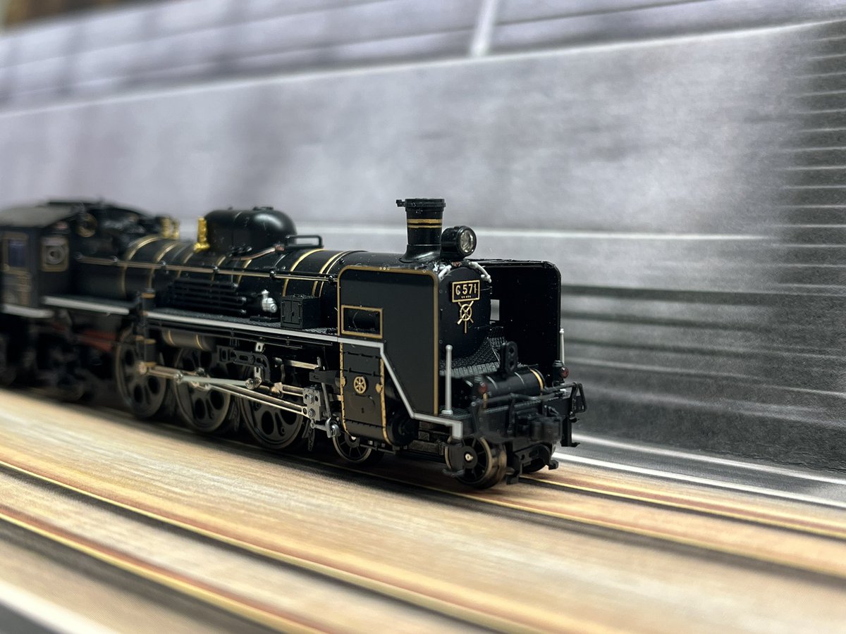 今日うちに転属してきたのはTOMIXの C57 1 西日本を代表する蒸気機関車