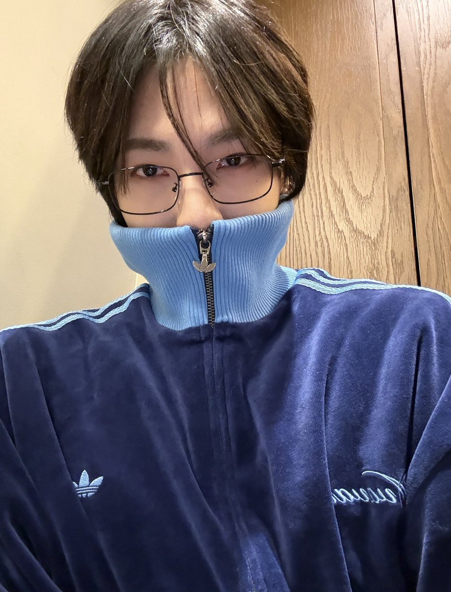 by_EPEX's tweet photo. 뮤로그후기

오랜만에 찍었던 브이로그 너무 재밌었다!! 비록 두쫀쿠는 못 먹었지만.. 언젠가는 꼭 먹을 거다 내 자유시간을 보여줄 수 있어서 정말 재밌었던 거 같다 앞으로 종종 내 일상을 공유할 수 있게 노력해야겠다
아 그리고 우리 모두 옷은 꼭 따뜻하게 입기로 해,,
제니스 남은 하루도 행복하게 보내!!!

오늘의 노래 추천 
Siopaolo - stay

#EPEX #이펙스 #MU #뮤