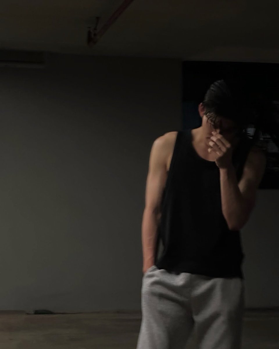 นิยามของคำว่า “ไม่เห็นหน้าก็รู้ว่าหล่อ”

#ppnaravit