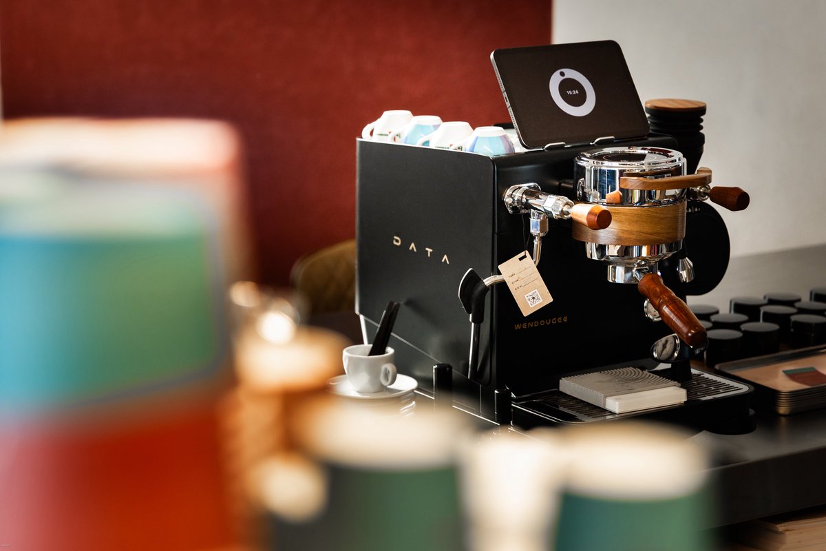 إيش نقصد لما نقول إن القهوة “طعمها نظيف” ؟
 
لما نقول قهوة طعمها نظيف،
نقصد أن النكهة واضحة بدون تشويش.
 
ما فيها:
مرارة زايدة
حموضة حادة
طعم محترق
 
بس نكهة البن مثل ما هي☕️✨