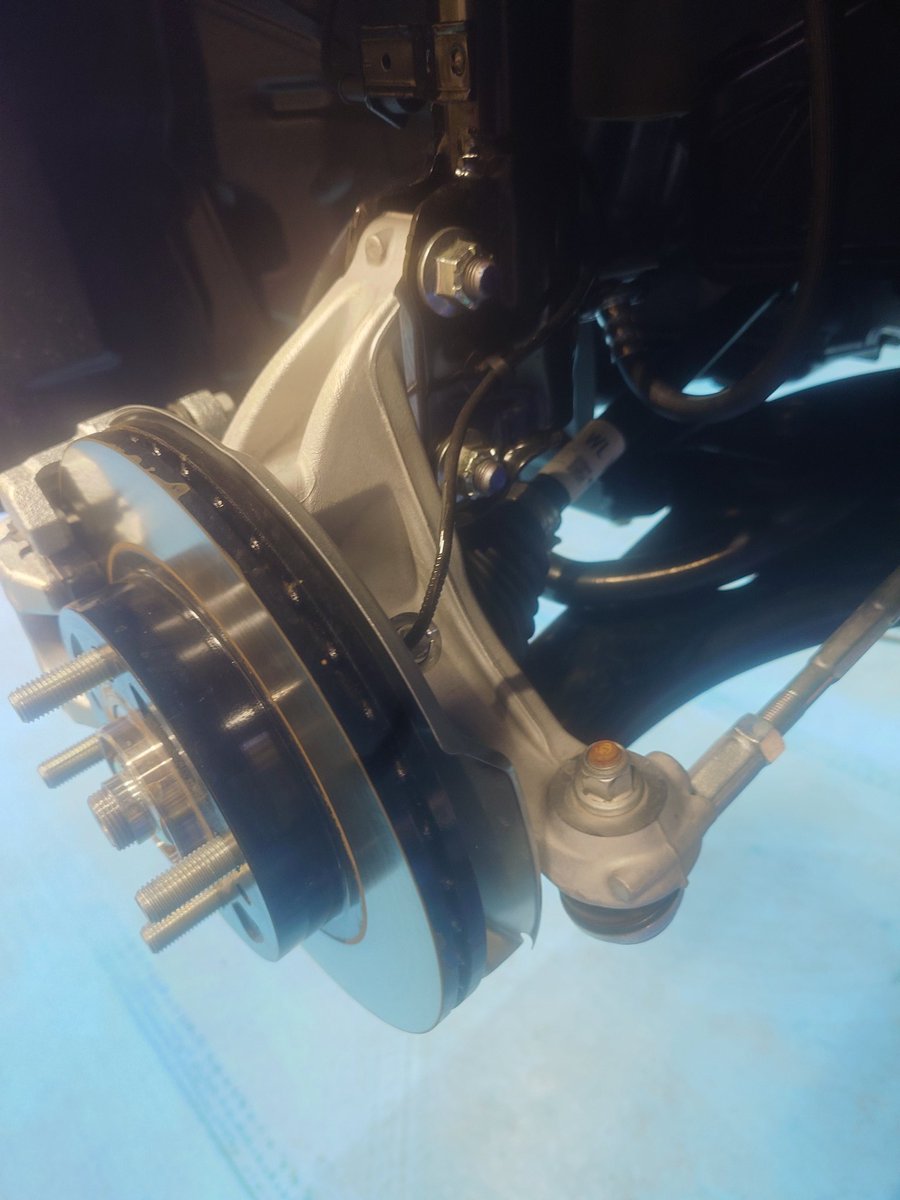 デリカミニ、フロントにアルミナックルとはなかなかコストかけてる