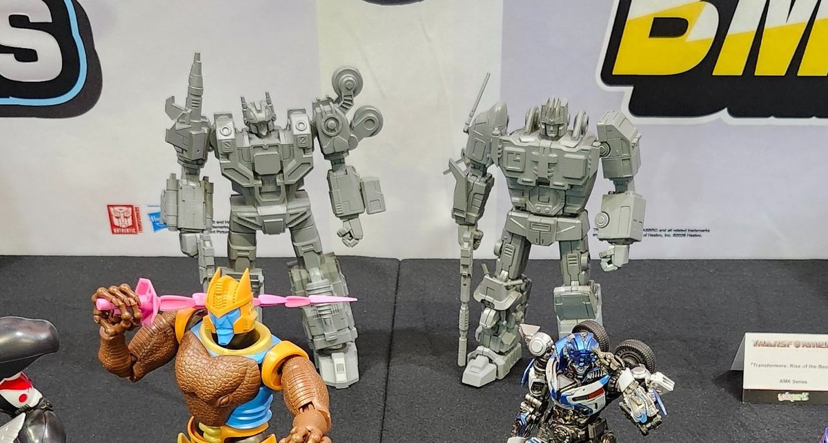 YOLOPARK COMBINERS!!!

Looks like Yolopark are stepping into the combiner game.

Prototypes for an AMK Computron and Defensor were shown off at a toy show today! They look GREAT!
