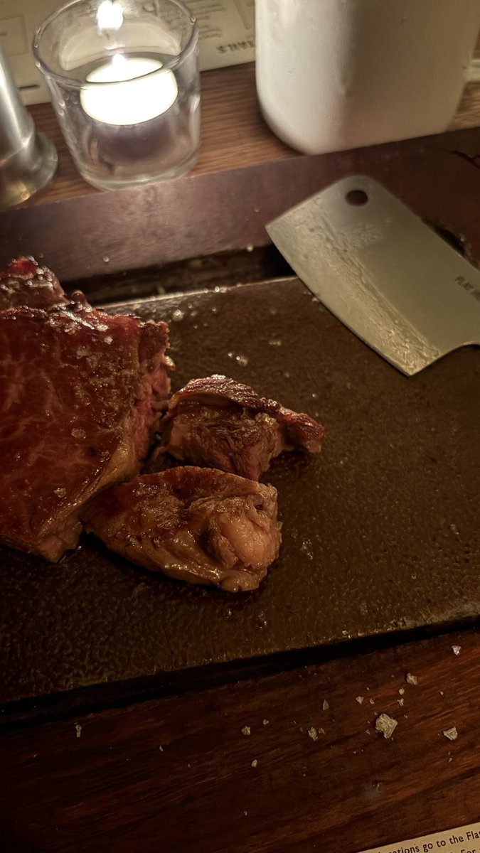 doublecinds's tweet photo. The first time I tried the famous Flat Iron Steak in London, it was so incredibly delicious that it genuinely made me want to cry.

Silly me, I didn’t order any side dishes because I thought the steak already came with sides as part of the package https://t.co/zWbWqFhzOq