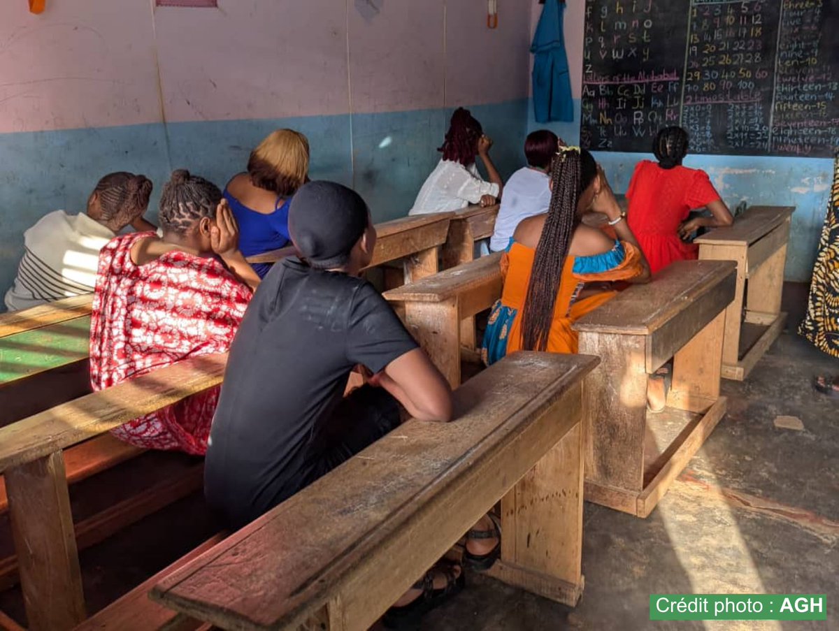 AGH_Comm's tweet photo. Dame “E” dreamed of motherhood.
Pregnant at last—then diagnosed HIV-positive at her first ANC visit.
With counseling, treatment, and her partner’s support, she chose life, adherence, and hope.

HIV does not cancel motherhood.
#HIVCare #MaternalHealth #NoStigma 
@CNLS_Cameroun https://t.co/zr38MM3CEd
