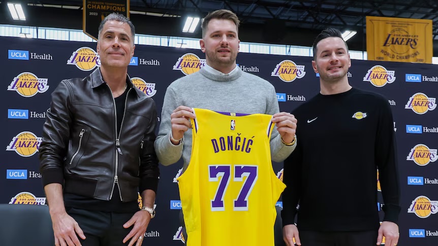 NibbaFat's tweet photo. Nearly a year since Luka got traded
Thoughts on the trade? https://t.co/l8KmMzX2Qb