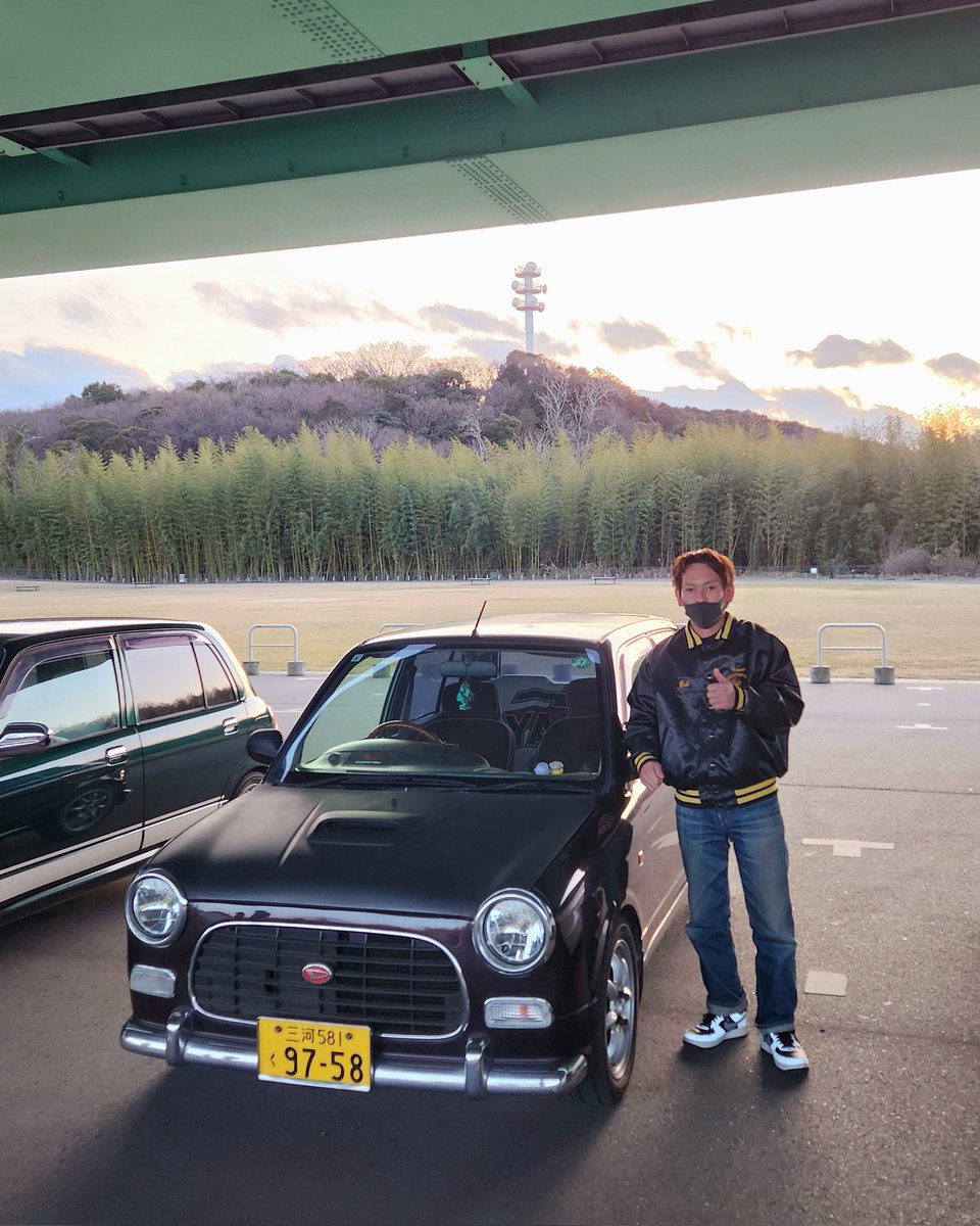 _gino06's tweet image. 愛車とオーナーの写真撮ってもらった📸

最近買ったお気に入りの90年製のスタジャンを着てる時に撮ってもらえたから最高👍