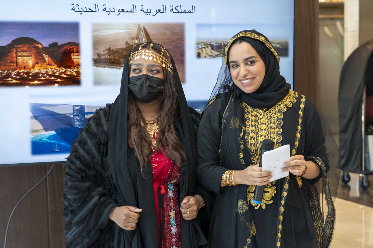 qitharah's tweet photo. كيف نساهم في نقل الهوية الوطنية في يوم التأسيس؟

5 رمضان | 22 فبراير🇸🇦

يوم التأسيس ليس مجرد ذكرى
بل فرصة لتحويل التاريخ إلى قصة تُرى وتُحس.
و نقل الهوية الوطنية وحفظ الإرث

خلينا نوثقها معك 

https://t.co/ricX3Svp0U

#يوم_التأسيس #الهوية_الوطنية #صناعة_المحتوى #التصوير_الاحترافي https://t.co/KkOdX0qM2s