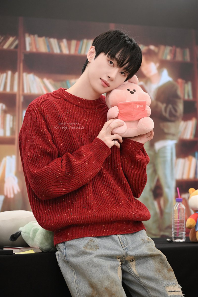 Mstarrysky_'s tweet photo. 260125 HISTORY RELEASE EVENT 

📖🐰

#몬트 #빛새온 #MONT #BITSAEON 
#ビッセオン https://t.co/NCOdxG3F2I