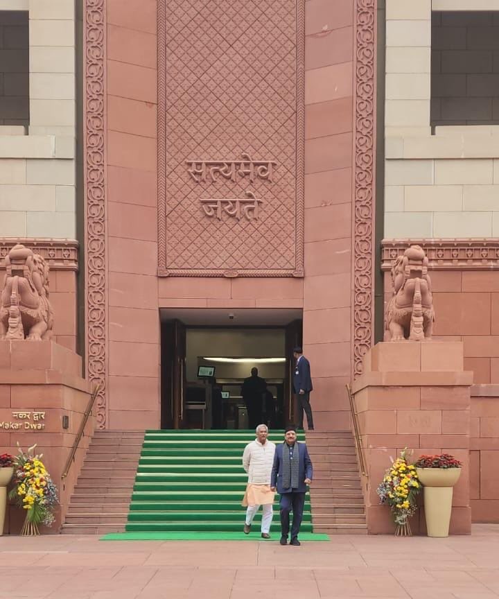 आज बजट सत्र के प्रथम दिवस पर संसद में माननीय राष्ट्रपति जी के प्रेरणादायी अभिभाषण के साथ राष्ट्र निर्माण की दिशा तय करने वाली महत्वपूर्ण लोकतांत्रिक प्रक्रिया का शुभारंभ हुआ। यह अभिभाषण सरकार की नीतियों, प्राथमिकताओं और विकसित भारत के स्पष्ट विज़न को प्रतिबिंबित करता है।