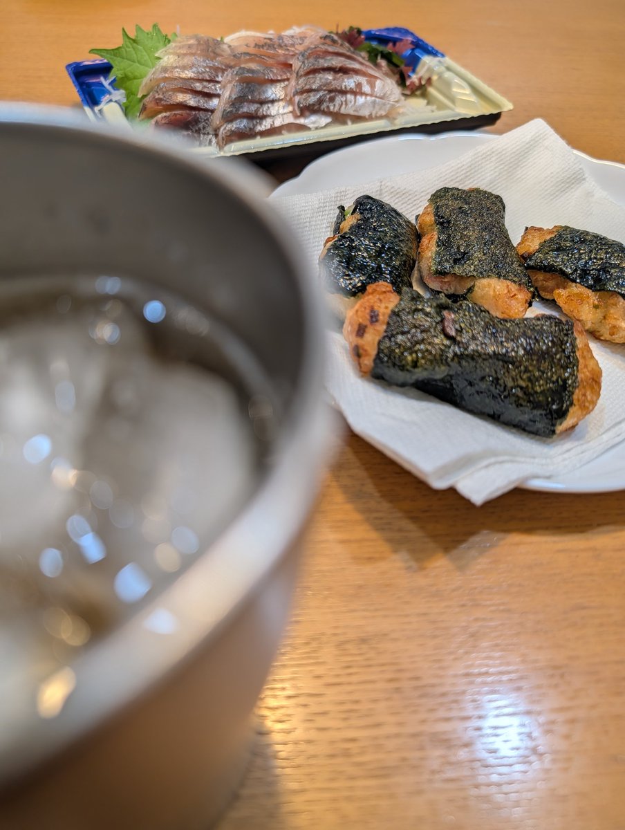 bb10bee's tweet image. 山芋のおとし揚げとアジ🐟️
こりゃ呑んじゃうじゃん🎶

#晩酌部
#お腹ペコリン部