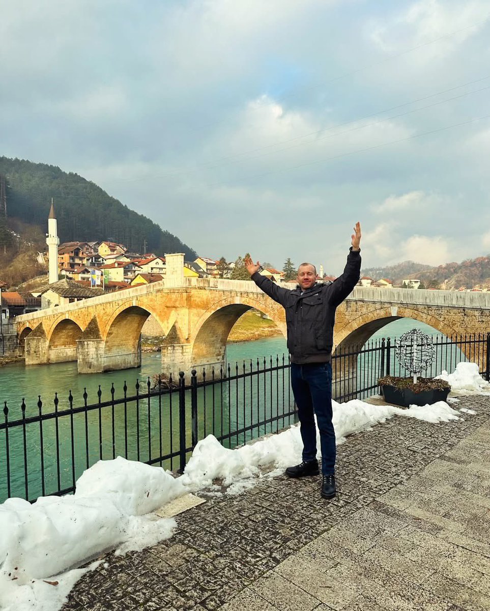 Valoramous tweet media