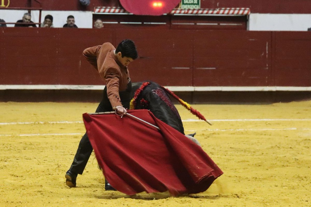 🤟🏻🔥¡𝗠𝗔𝗥𝗖𝗢 𝗣𝗘́𝗥𝗘𝗭 𝗩𝗨𝗘𝗟𝗩𝗘 𝗔 𝗟𝗔 𝗙𝗟𝗘𝗖𝗛𝗔! Será su 4º paseíllo.

👉 2023: Dos orejas y rabo.
👉 2024: Dos orejas.
👉 2025: Dos orejas y rabo.
🔜 2026: 28 de febrero, ¡𝗠𝗔́𝗦!

🔗 𝗩𝗘𝗡𝗧𝗔 𝗘𝗡𝗧𝗥𝗔𝗗𝗔𝗦: Casa de Cultura De Arroyo y tauroemocion.es