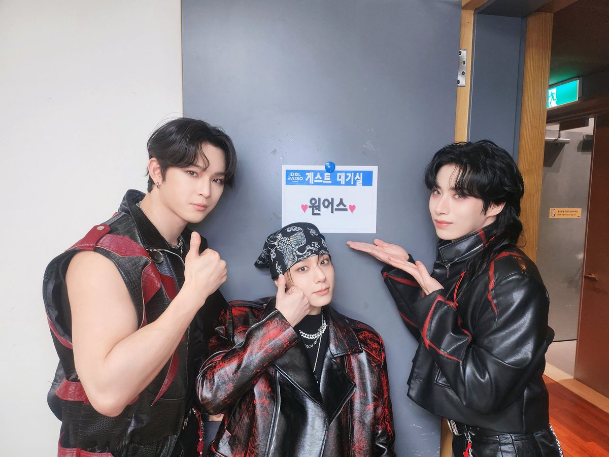 official_ONEUS's tweet photo. [#원어스] 

잠시 후 9시, 
MBC FM4U ‘아이돌 라디오 시즌 4'
🐰.oO(투문아 투문아)
🌙.oO(왜요 쌤 왜요 쌤)
🐤🐯🐶.oO(아이돌 라디오 챙겨보랬지)
🌙.oO(당연하죠 쌤)
원어스와 함께 본방 사수해요!

🔗 https://t.co/ChcfNtGevb

#ONEUS #原 #Grenade #아이돌라디오4 https://t.co/AYiBw4pLtB