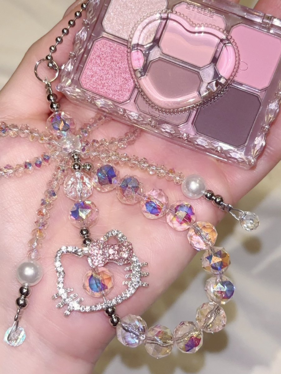 カンナムの地下で売ってるキラキラキーホルダーつけたら天才的に可愛く