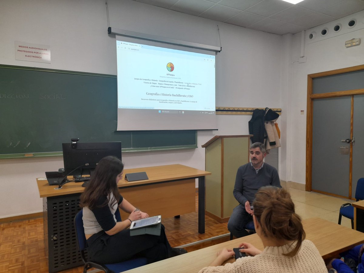 Enhorabuena y gracias a <a href="/appangea_es/">APPangea</a> y <a href="/Geomur_/">Geomur_umu</a> por la magnífica organización y celebración del evento #Didáctica_y_Geografía, y al ponente José Eduardo Córcoles por una intervención tan inspiradora.
Un placer haber participado en este encuentro en la <a href="/LetrasUMU/">Facultad de Letras UMU</a> de la <a href="/UMU/">Universidad Murcia</a> 👏🌍📚