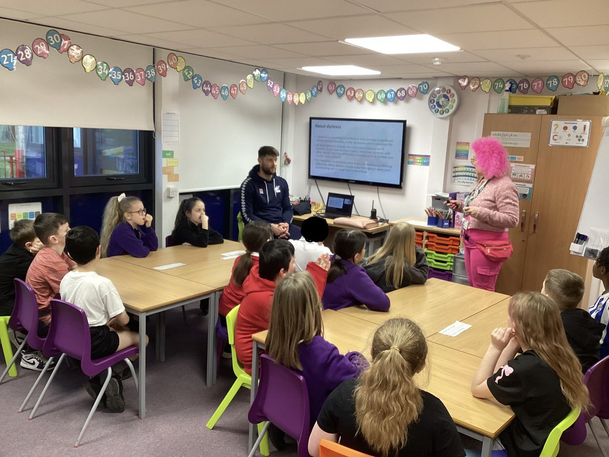 StudyUnitedFC's tweet photo. Massive thanks to Will Evans from @SUFCOfficial for supporting our Reading Stars project! He's coaching our pupils & talking about his journey with dyslexia.
@NorthLincsCNews
#ReadingStars #DyslexiaAwareness #Inspiration https://t.co/JxFV229Lye
