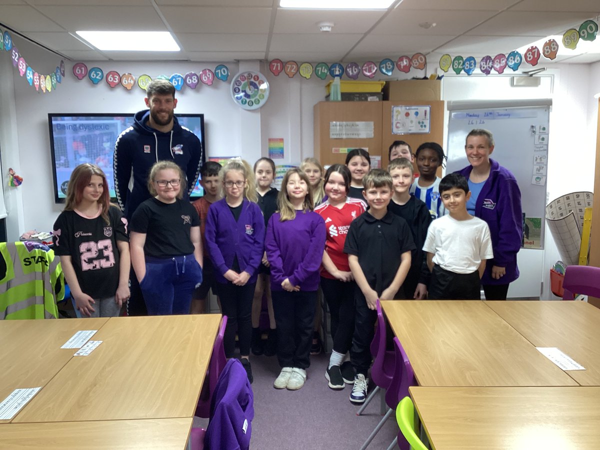 StudyUnitedFC's tweet photo. Massive thanks to Will Evans from @SUFCOfficial for supporting our Reading Stars project! He's coaching our pupils & talking about his journey with dyslexia.
@NorthLincsCNews
#ReadingStars #DyslexiaAwareness #Inspiration https://t.co/JxFV229Lye