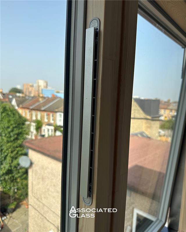 A small detail with an important role.

Window vents help #regulateairflow, #reducecondensation and improve indoor #airquality, all while maintaining comfort and performance 🪟✨

If you’re reviewing your windows this winter, speak to the team on 📞 020 8508 3821.