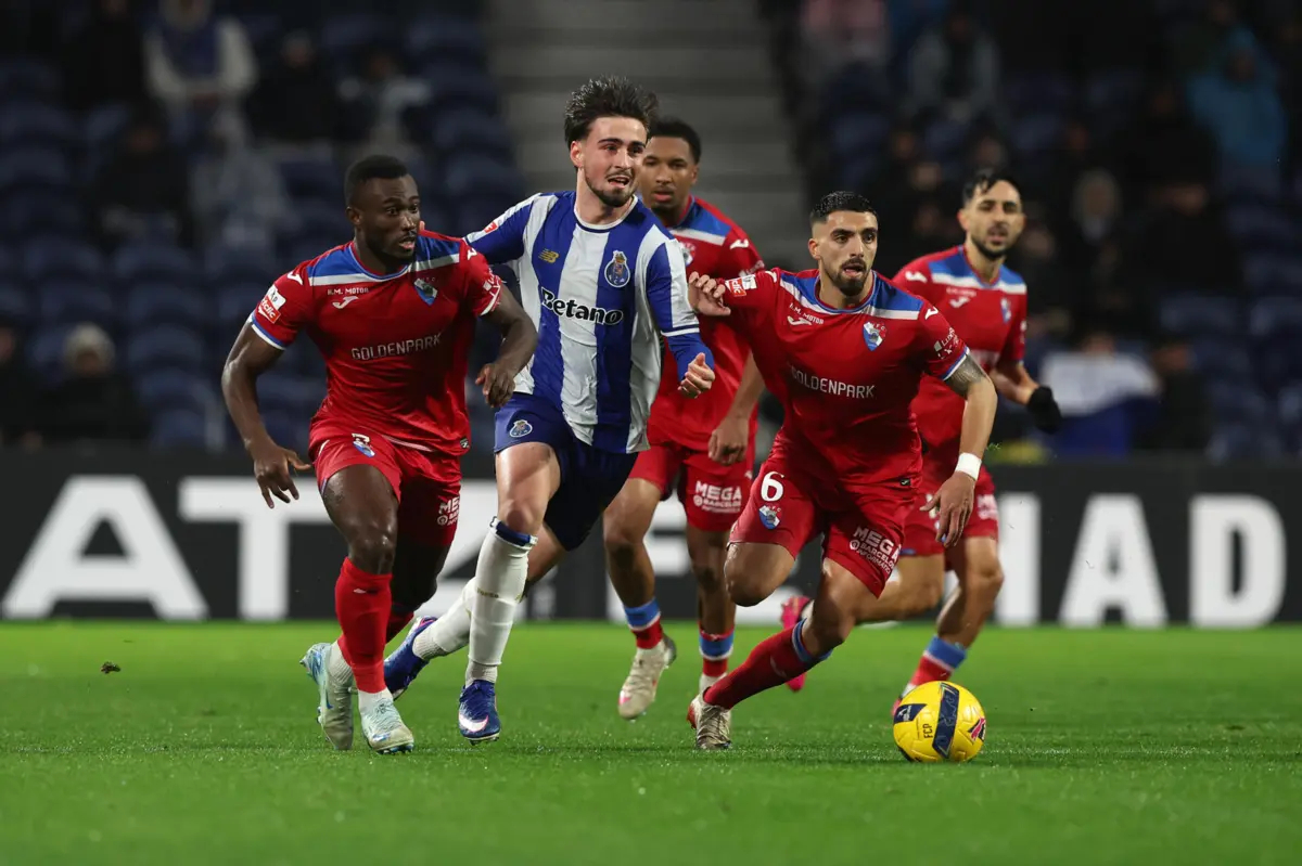 Crónica desta semana <a href="/FCPorto/">FC Porto</a> #FCPorto #FCPGVFC <a href="/maisFCPorto/">+FC Porto</a> <a href="/portal/">Portal</a> <a href="/_mercadoazul_/">Mercado Azul</a> <a href="/PortistasSuper/">Super Portistas</a> <a href="/_nossoporto/">NossoPorto</a> <a href="/FCPortoX/">FC PORTO X</a> <a href="/FCPorto/">FC Porto</a> <a href="/GilVicente_fc/">Gil Vicente Futebol Clube</a> <a href="/gilvicenteatoa/">Random Gil Vicente</a> #gilvicente #gilnunes
Ler aqui: gilnunes.substack.com/p/fc-porto-um-…