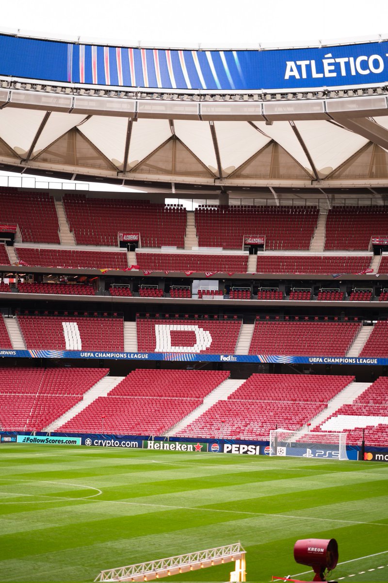 Tema nieve y el estadio. No os preocupéis, el campo está en perfectas condiciones. Han estado trabajando los sistemas de iluminación, para darle calorcito al césped.

Ni se estudia una posible suspensión del partido, hoy seguro que habrá fútbol en el Metropolitano.