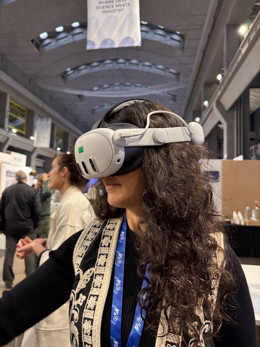 pcmMadrid's tweet photo. Hoy en #S4i2026, las empresas del PCM participaron en los Innovation Joruneys, recorridos guiados para grandes empresas orientados a descubrir #prototipos científicos de alto potencial. 
🕥 10:40–11:00 | Materiales
🕚 11:10–11:30 | Aeroespacial
🕧 12:30–12:40 | Energía https://t.co/MQVCznmt2H