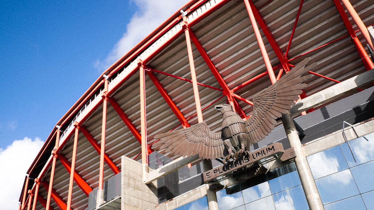 SLBenfica's tweet photo. Catedral a postos! 🫡

#SLBRMCF | #UCL https://t.co/OE7AKPHOWc