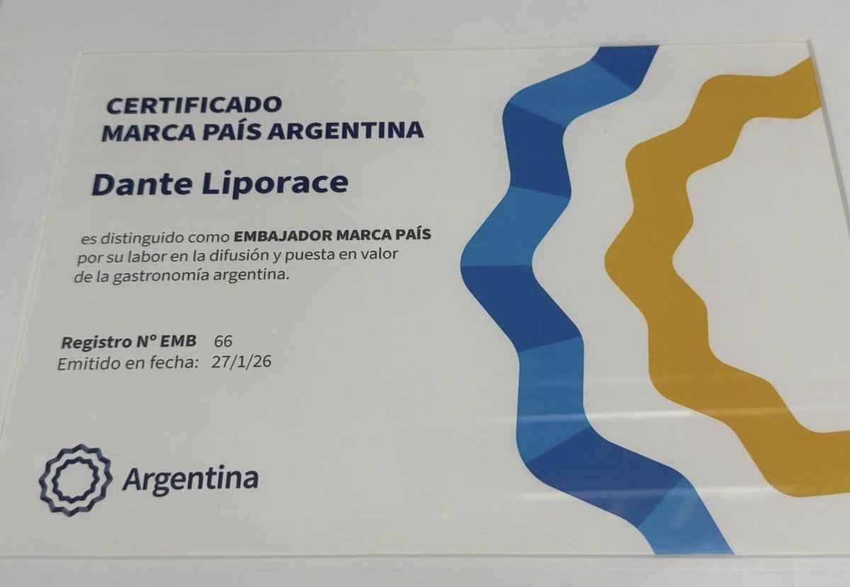 lcyl20tw's tweet photo. Una más para los libros.

Nuestro cocinero estrella fue invitado como EMBAJADOR DE MARCA ARGENTINA @marcapaisar a uno de los eventos gastronómicos más importantes y prestigiosos del mundo: @madridfusion 

Orgullo total.

Felicitaciones, amigo @dlipo77 ❤️ https://t.co/FcewyuGKm5