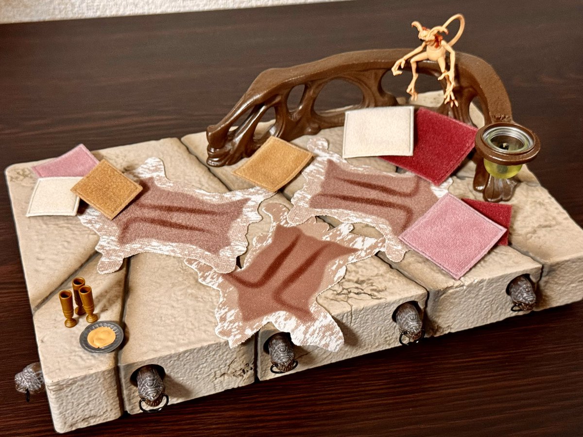 クッションとか毛皮とか色々付属品があって素晴らしいプレイセットです