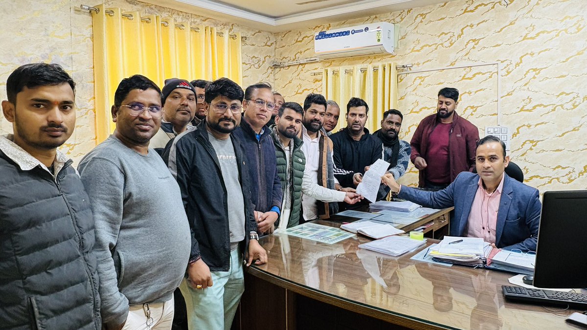 AS_Chomu's tweet photo. आज UGC एक्ट 2026 के खिलाफ सर्व समाज के साथियों के साथ #SDM_चौमूं को राष्ट्रपति के नाम ज्ञापन सौंपा!
यह बिल हमारे आपसी भाईचारे प्रेम को ख़त्म करने वाला बिल है!
केंद्र सरकार तत्काल प्रभाव से इस बिल को रद्द करे!
ना बटेंगे ना कटेंगे एक थे एक रहेंगे 🙏
#UGC_RollBack https://t.co/zIft38waBp