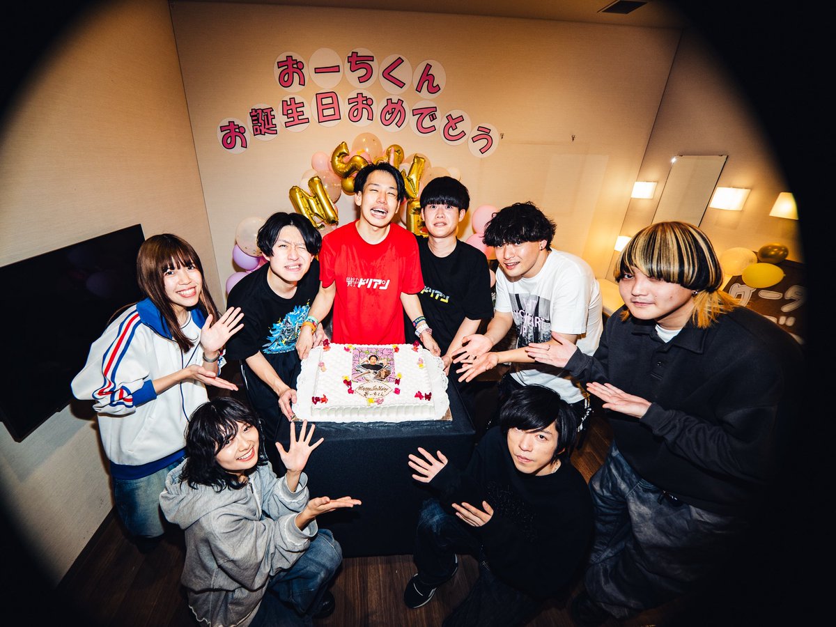 日本工学院専門学校卒業ライブ 
Day-2 "answer"

1.恐竜博士は恐竜見たことないでしょ
2.いきものがかりと同じ編成
3.日本工学院専門学校(新曲)
4.チャーハンパラパラパラダイス 
5.おいでよドリアンランド(生徒さんへ卒業証書)
6.ドラゴンの裁縫セット(笑)
7.尊み秀吉天下統一