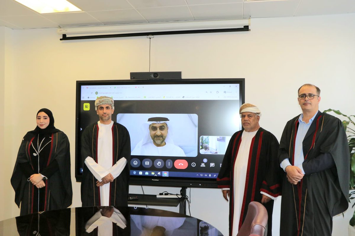 كلية الحقوق tweet media