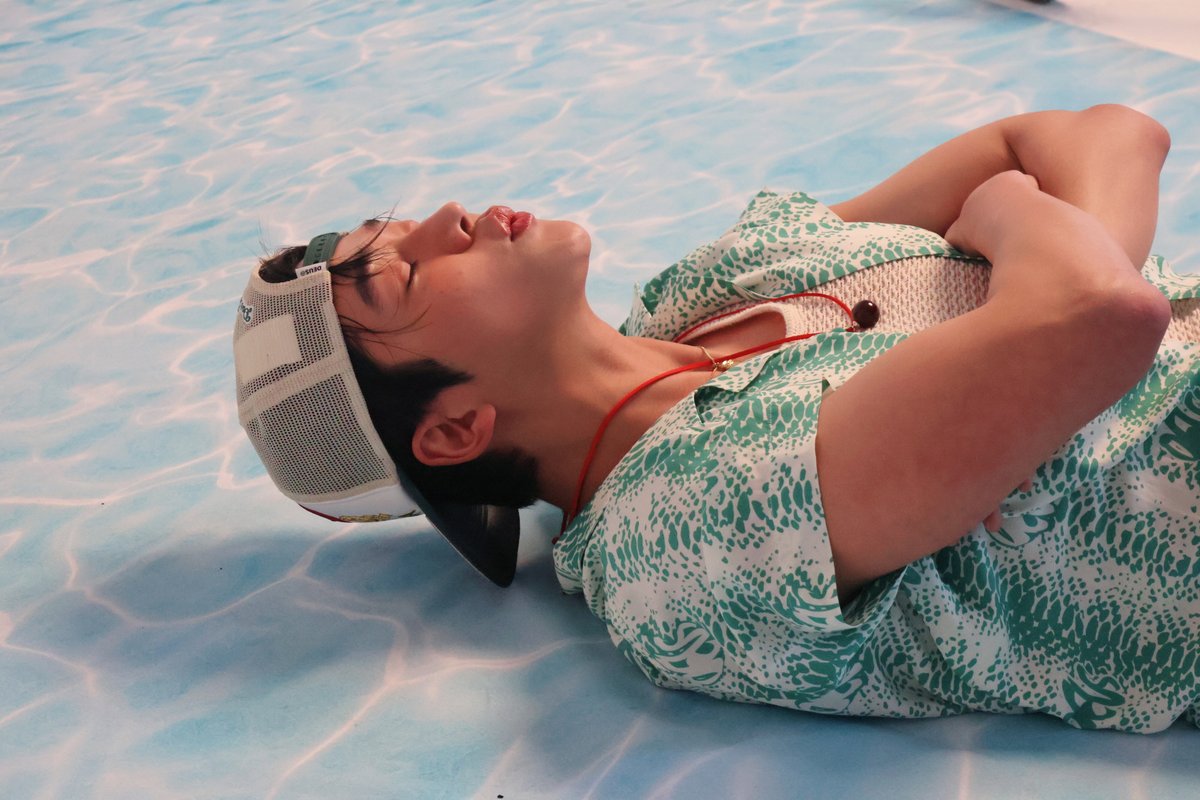 [📷] 2026 SEASON'S GREETINGS - RO WOON'S ACTIVITY 비하인드 - 🛶

2026 SEASON'S GREETINGS - RO WOON'S ACTIVITY의
🛶CANOE🛶 비하인드 사진을 공개합니다!

더 많은 사진 보러 가기
FAN CAFE >> cafe.daum.net/officialROWOON…
WEVERSE >> weverse.io/rowoon/media/0…

#로운 #ROWOON #로밍 #ROming